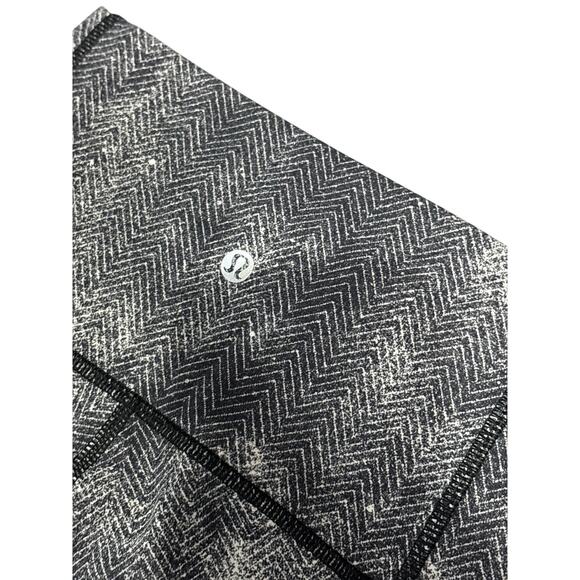 Lululemon Black Herringbone‎ Crop Mesh Leggings
Size 4 - Picture 3 of 4